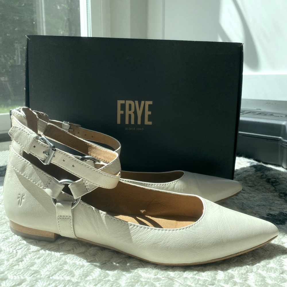 Frye Sienna Criss Cross Harness Flat- no box